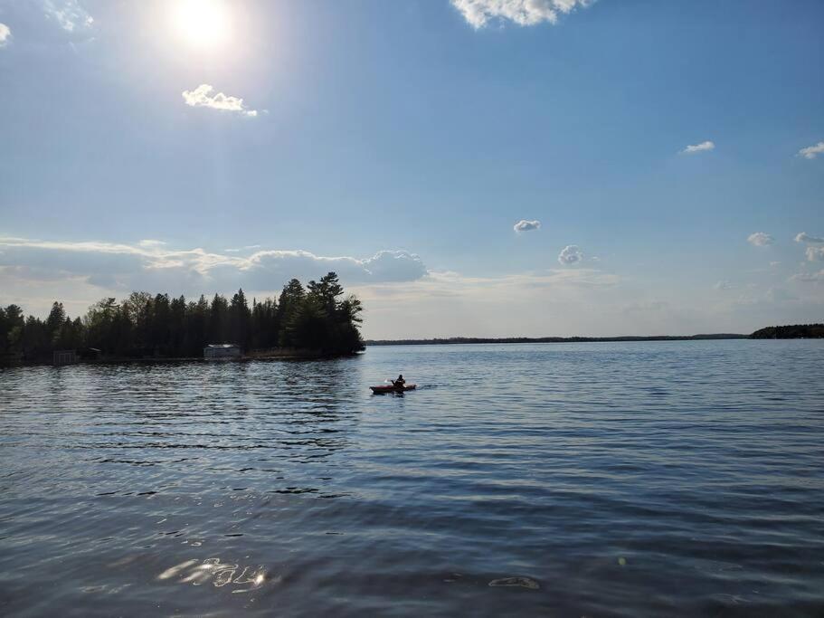 Fun Place With A Sandy Beach For Swimming, Boating, And Fishing, Featuring 3 Available Cabins Fenelon Falls ภายนอก รูปภาพ