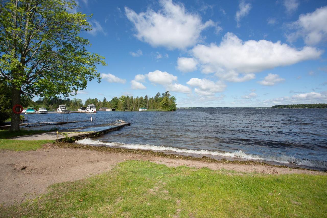 Fun Place With A Sandy Beach For Swimming, Boating, And Fishing, Featuring 3 Available Cabins Fenelon Falls ภายนอก รูปภาพ
