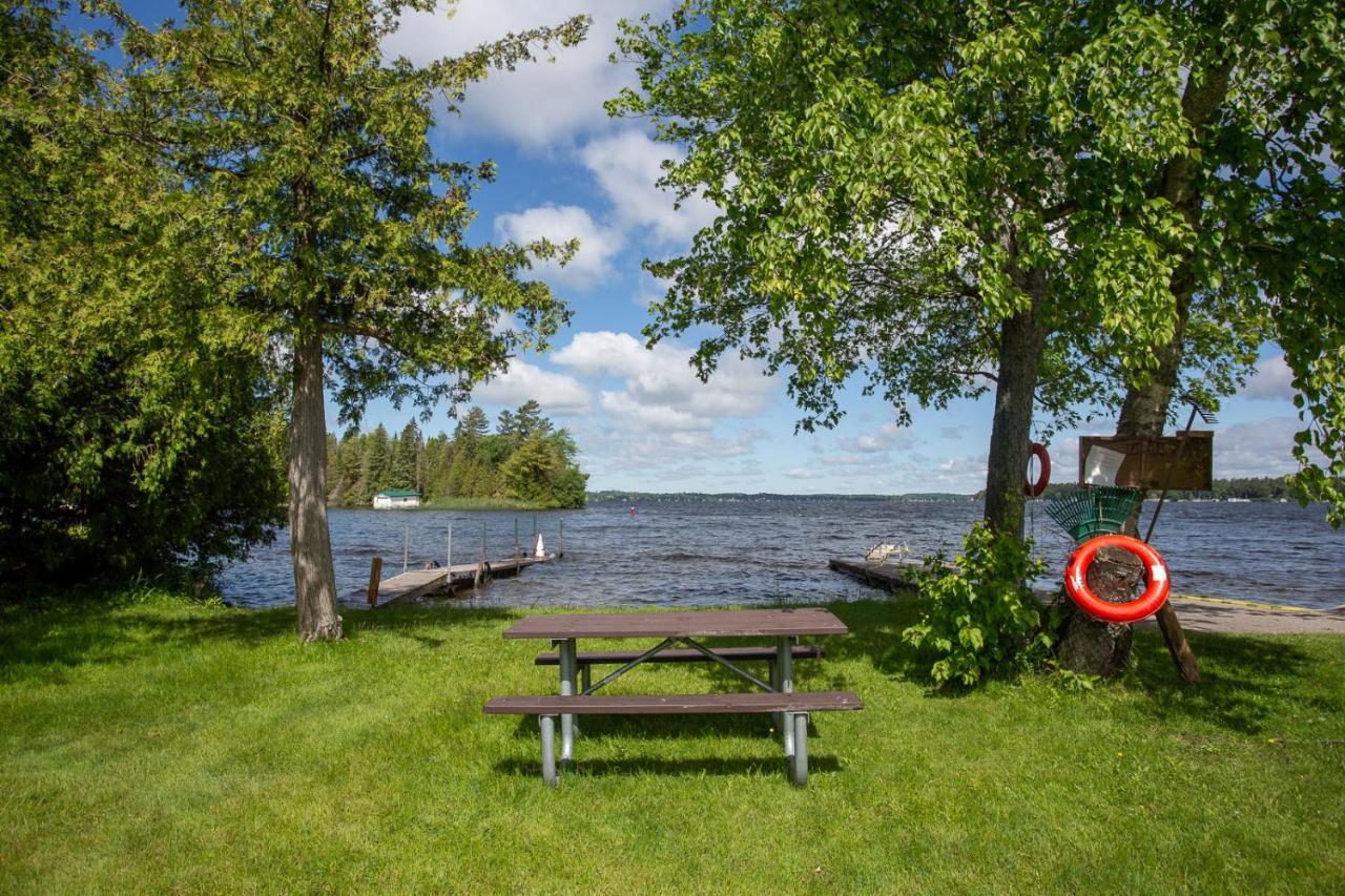 Fun Place With A Sandy Beach For Swimming, Boating, And Fishing, Featuring 3 Available Cabins Fenelon Falls ภายนอก รูปภาพ