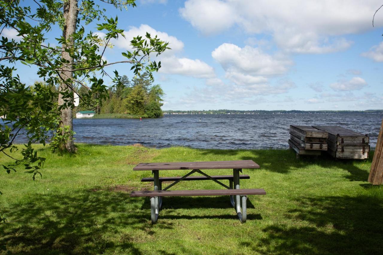 Fun Place With A Sandy Beach For Swimming, Boating, And Fishing, Featuring 3 Available Cabins Fenelon Falls ภายนอก รูปภาพ