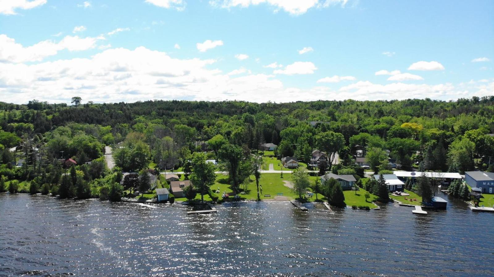 Fun Place With A Sandy Beach For Swimming, Boating, And Fishing, Featuring 3 Available Cabins Fenelon Falls ภายนอก รูปภาพ