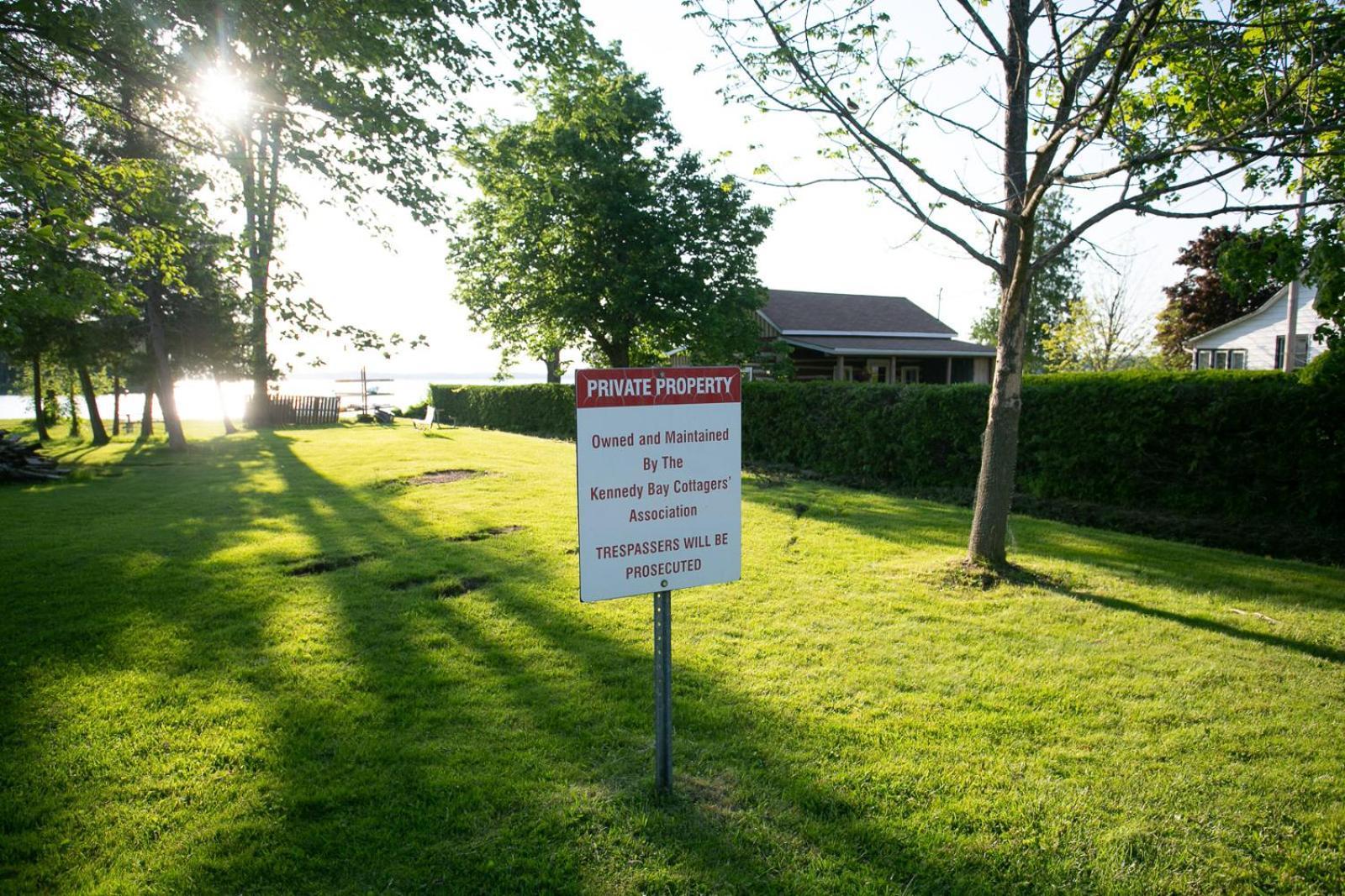 Fun Place With A Sandy Beach For Swimming, Boating, And Fishing, Featuring 3 Available Cabins Fenelon Falls ภายนอก รูปภาพ