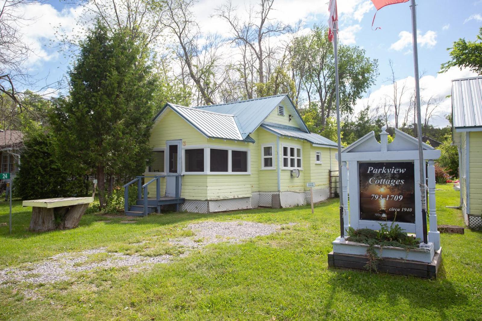 Fun Place With A Sandy Beach For Swimming, Boating, And Fishing, Featuring 3 Available Cabins Fenelon Falls ภายนอก รูปภาพ